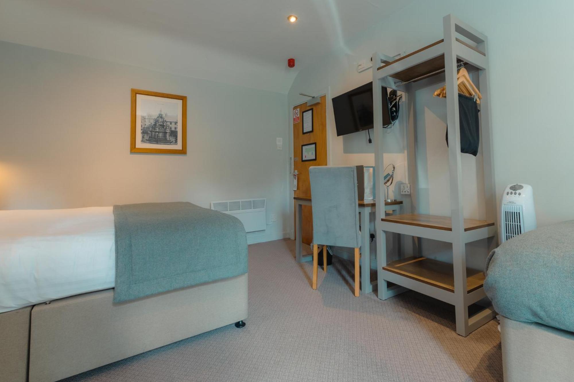 West Port Hotel 린리스고 외부 사진