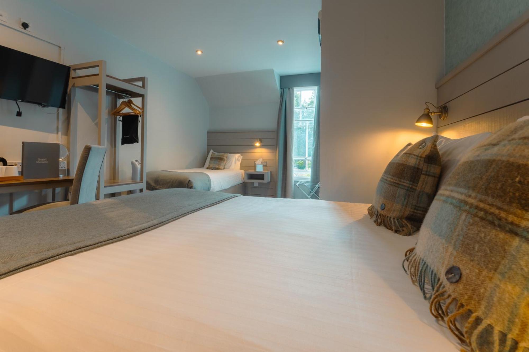 West Port Hotel 린리스고 외부 사진