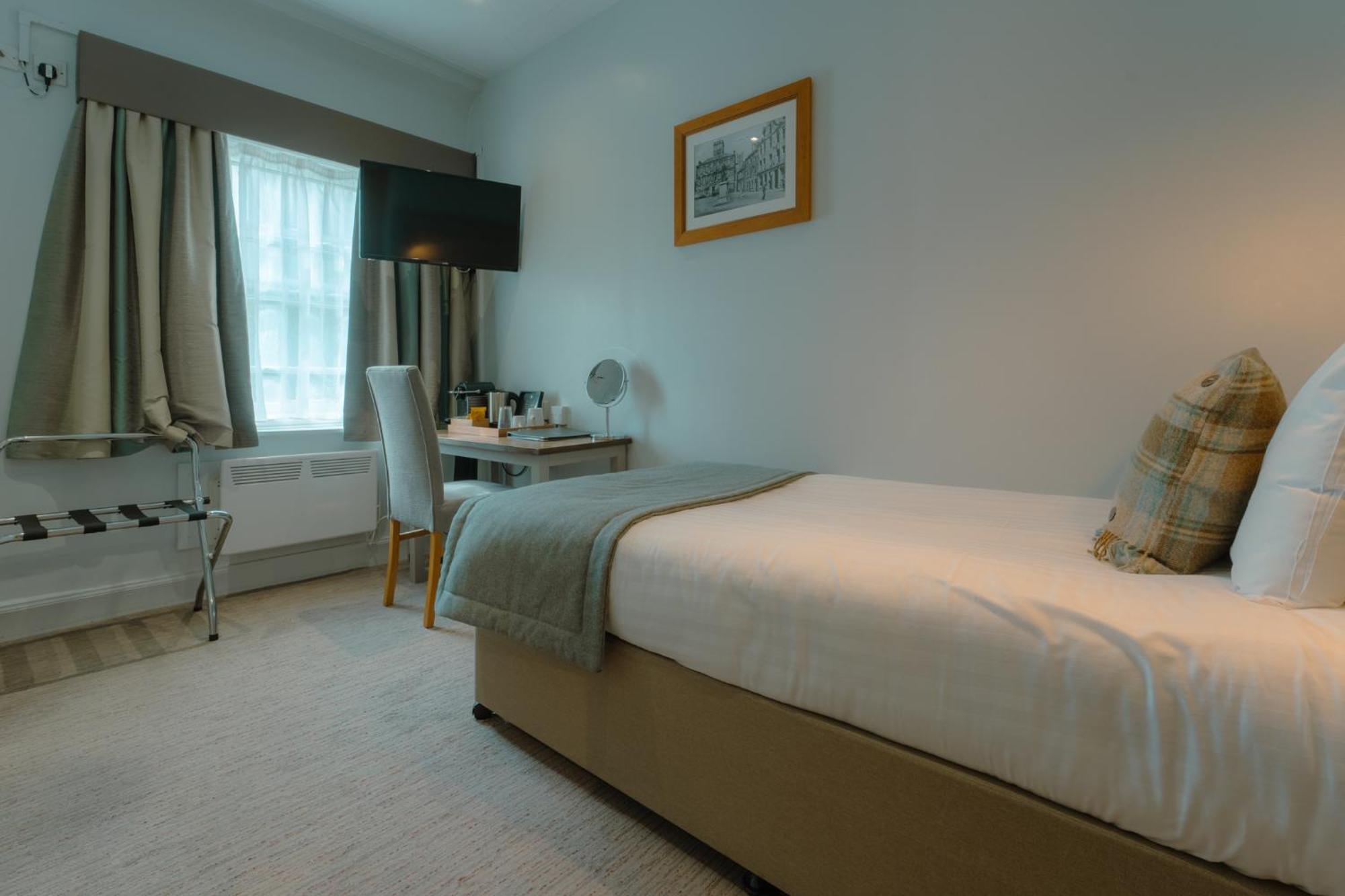 West Port Hotel 린리스고 외부 사진