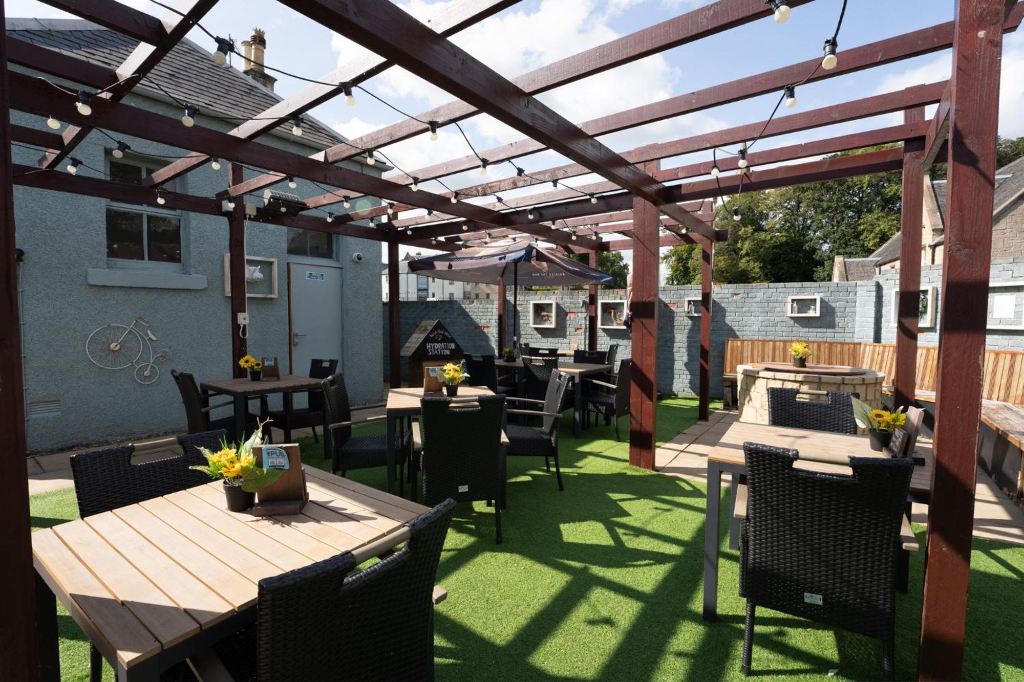 West Port Hotel 린리스고 외부 사진
