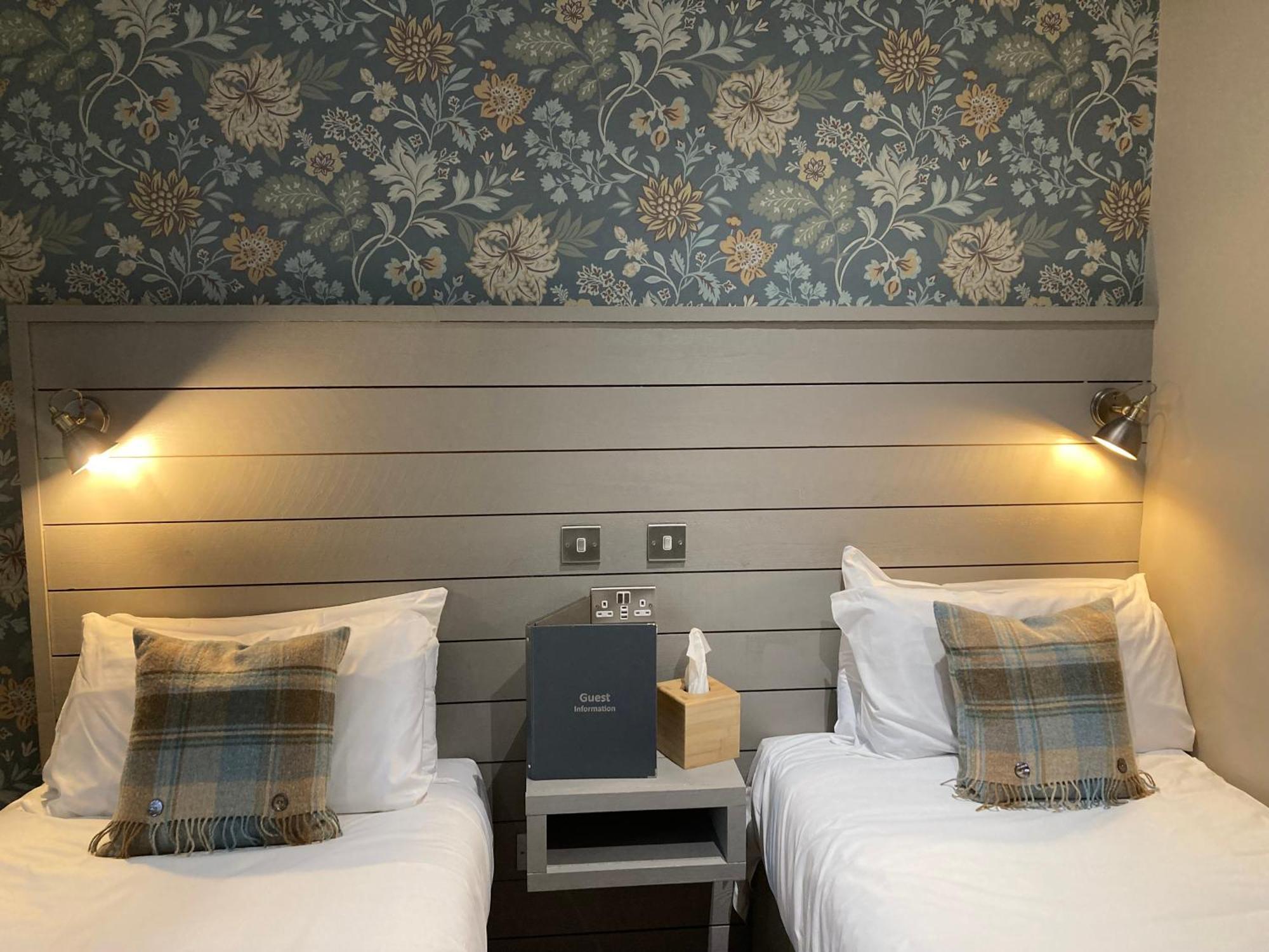 West Port Hotel 린리스고 외부 사진
