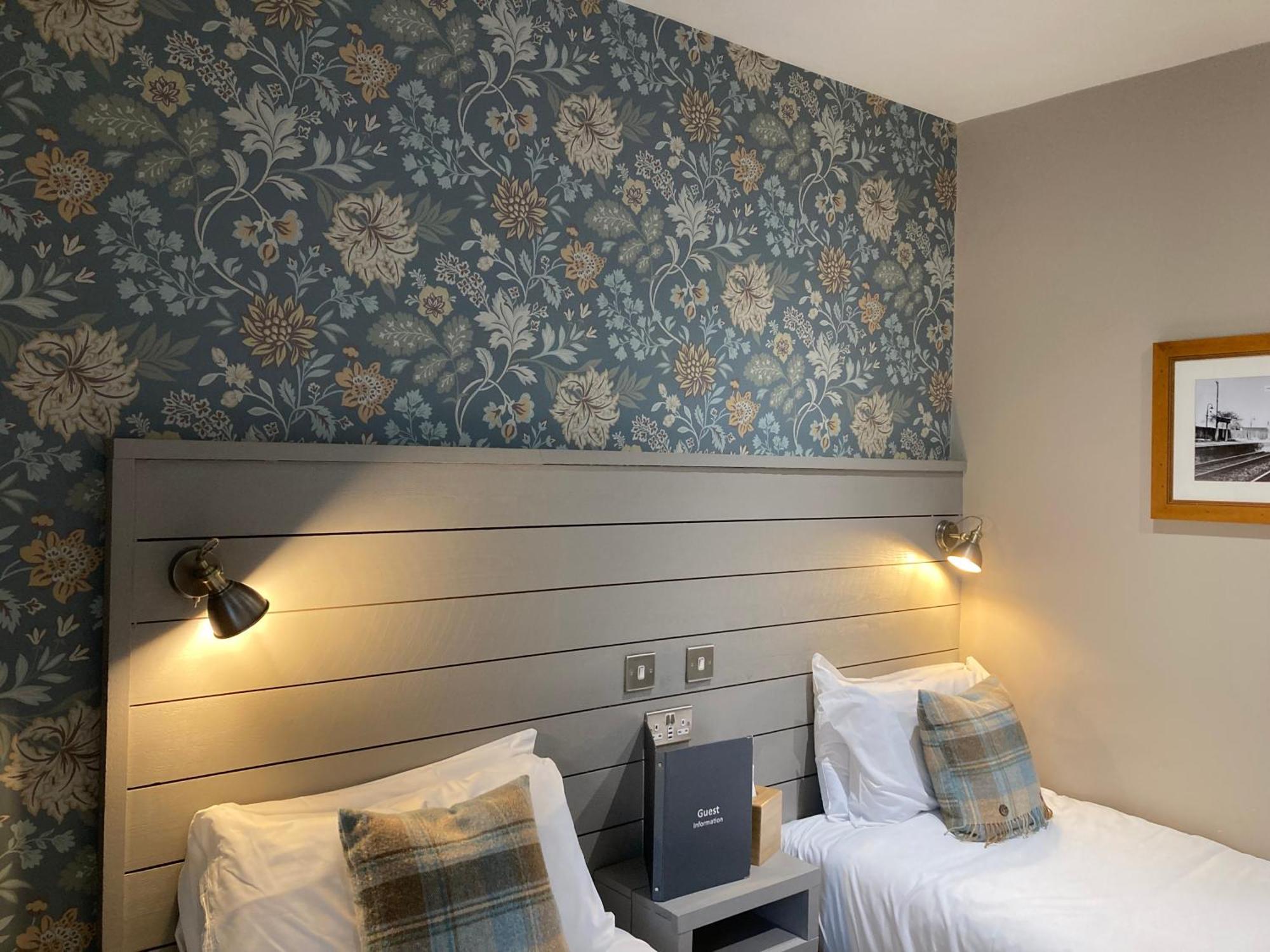 West Port Hotel 린리스고 외부 사진