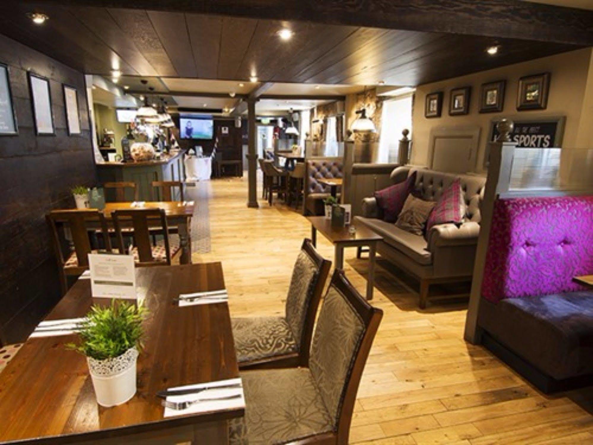 West Port Hotel 린리스고 외부 사진
