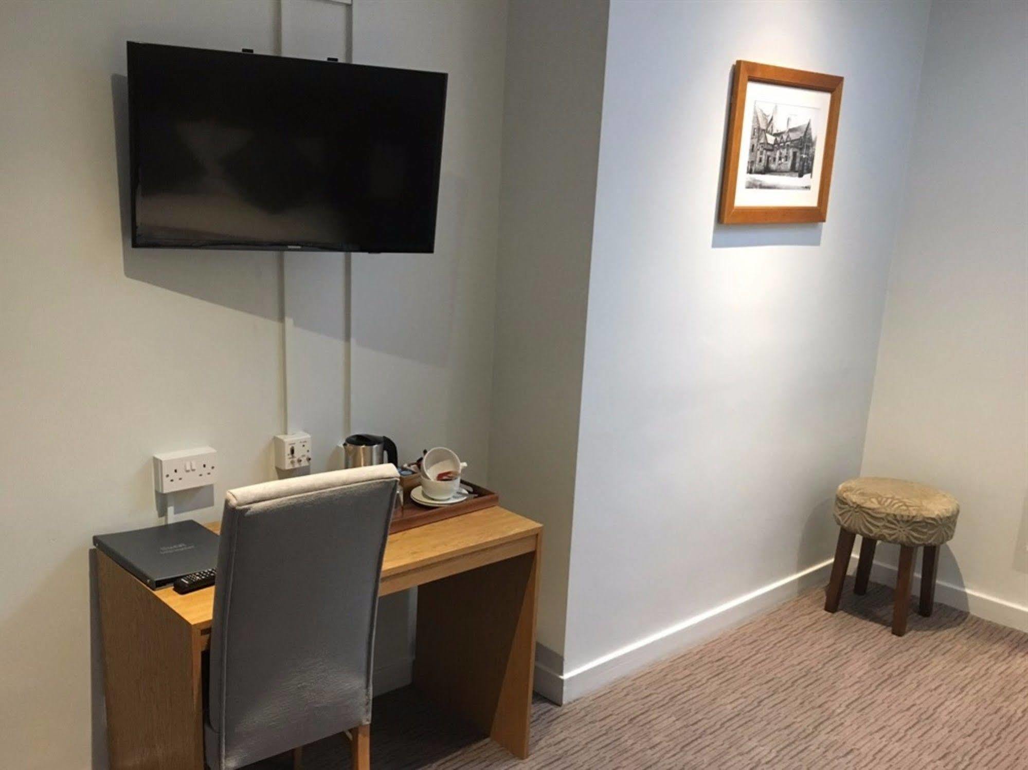 West Port Hotel 린리스고 외부 사진