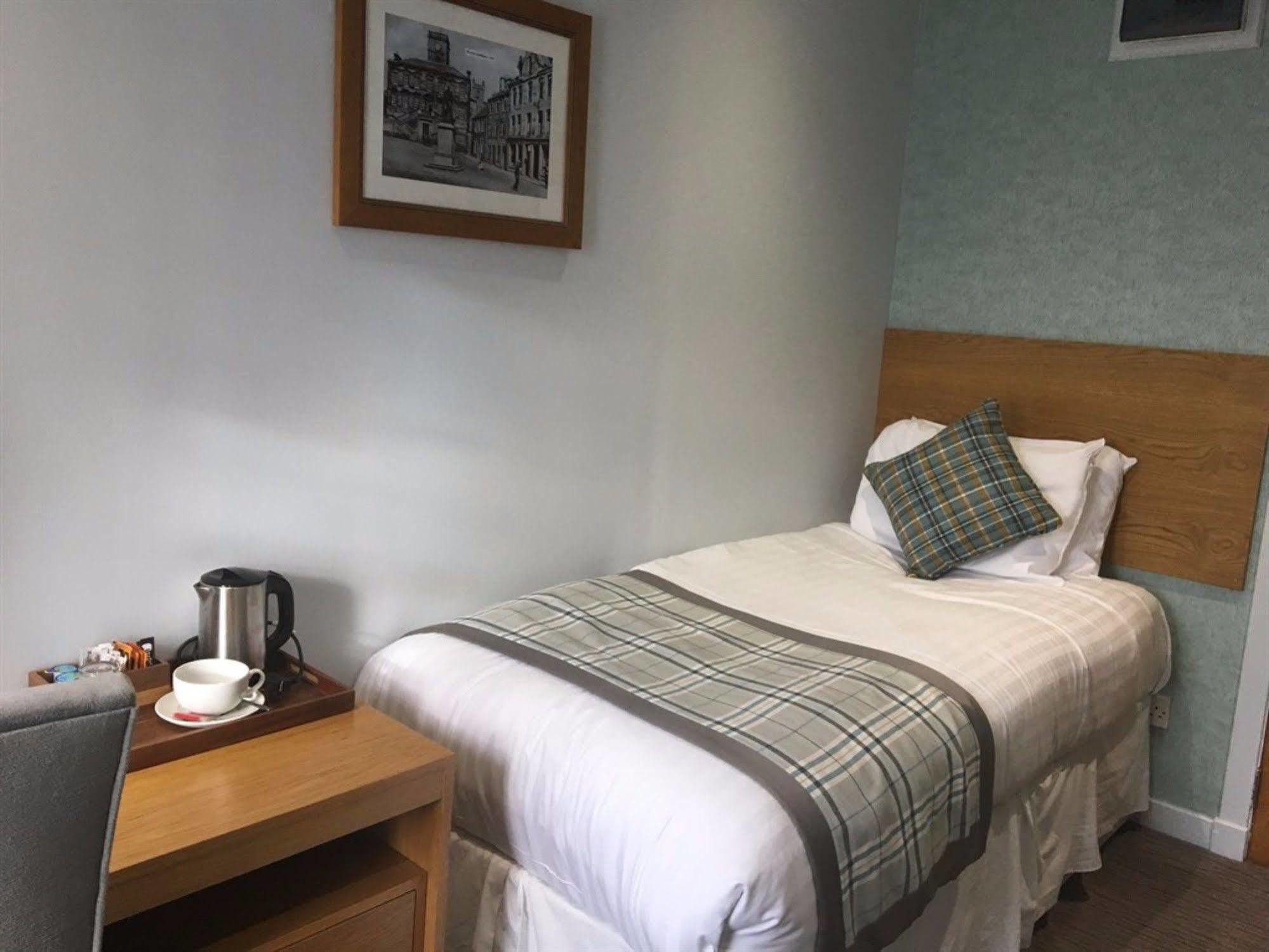 West Port Hotel 린리스고 외부 사진