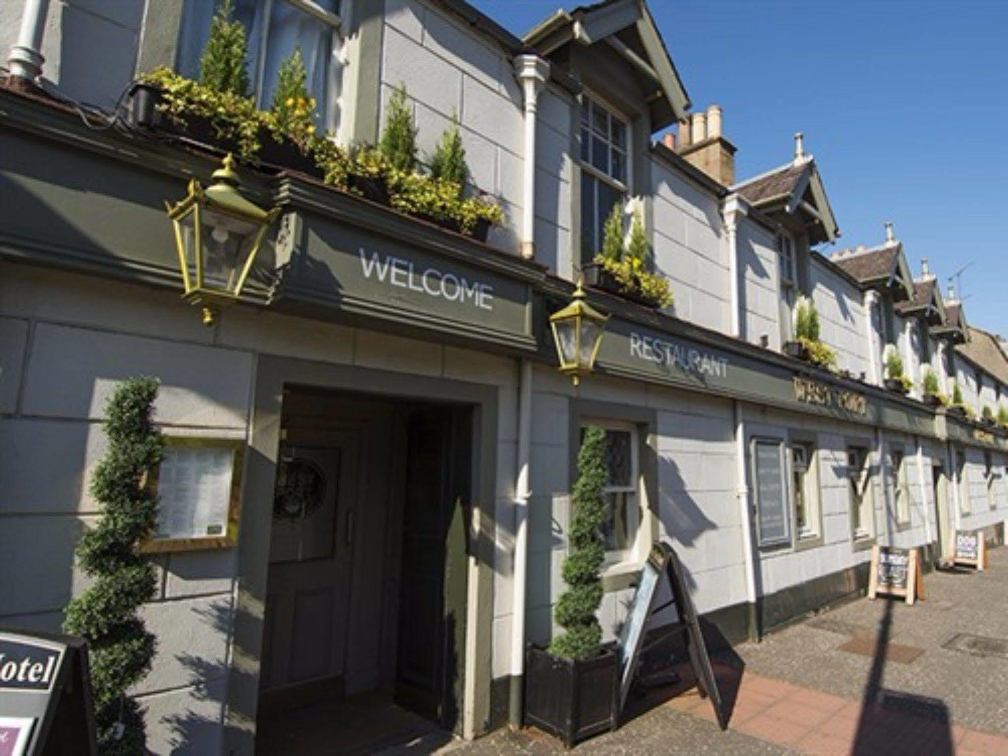 West Port Hotel 린리스고 외부 사진