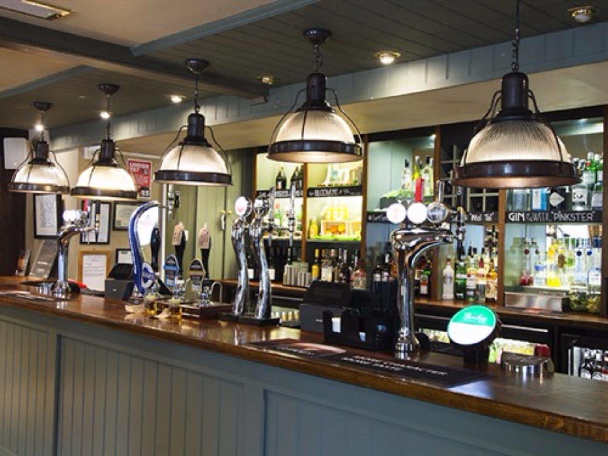 West Port Hotel 린리스고 외부 사진